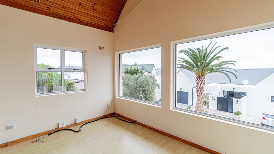 5 Bedroom Property for Sale in Myburgh Park Western Cape